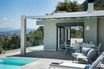 Spectacular seaviews, infinity pool, walk to Agios Ioannis beach