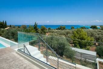 Spectacular seaviews, infinity pool, walk to Agios Ioannis beach