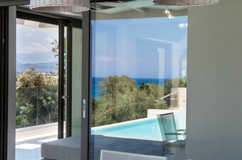 Spectacular seaviews, infinity pool, walk to Agios Ioannis beach