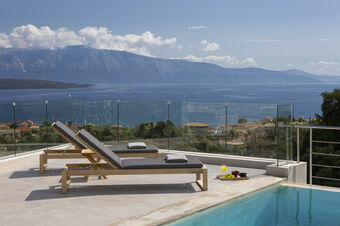 VALAGRON VILLAS near Nikiana and beach