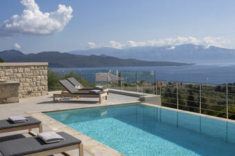 VALAGRON VILLAS near Nikiana and beach