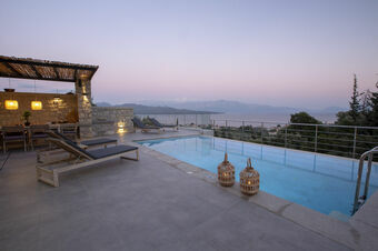 VALAGRON VILLAS near Nikiana and beach