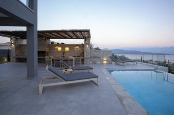 VALAGRON VILLAS near Nikiana and beach
