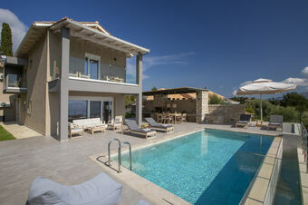 VALAGRON VILLAS near Nikiana and beach