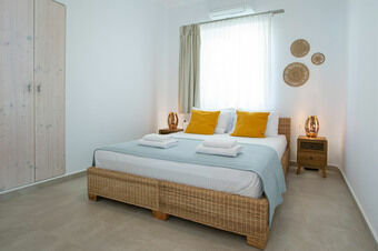 Villa Unalome – Seafront Luxury in the Picturesque Bay of Vlicho