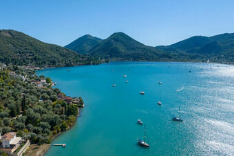 Villa Unalome – Seafront Luxury in the Picturesque Bay of Vlicho