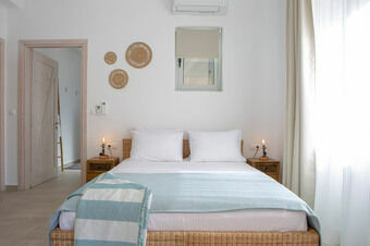 Villa Unalome – Seafront Luxury in the Picturesque Bay of Vlicho