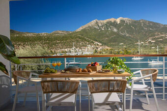 Villa Unalome – Seafront Luxury in the Picturesque Bay of Vlicho