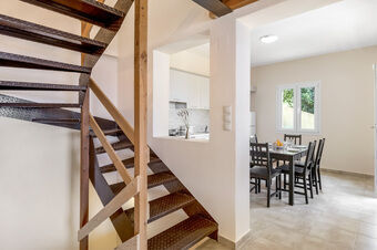 Villa Calypso-Spacious villa with outstanding  view!