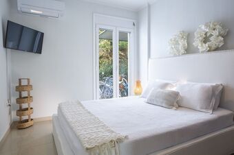 Coastal Chic Luxury Villa La Reina in Ai Giannis Kitesurfers beach paradise