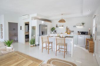 Coastal Chic Luxury Villa La Reina in Ai Giannis Kitesurfers beach paradise