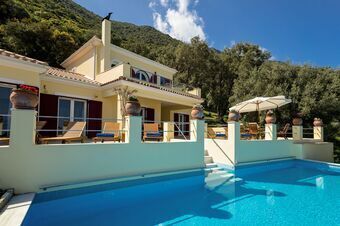 Villa with incredible sea views from the infinity pool in Perigiali!