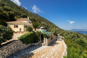 Villa with incredible sea views from the infinity pool in Perigiali!