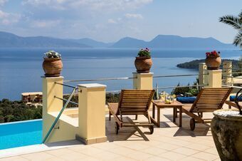Villa with incredible sea views from the infinity pool in Perigiali!
