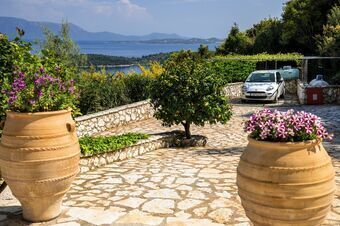 Villa with incredible sea views from the infinity pool in Perigiali!