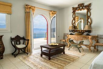 Villa with incredible sea views from the infinity pool in Perigiali!