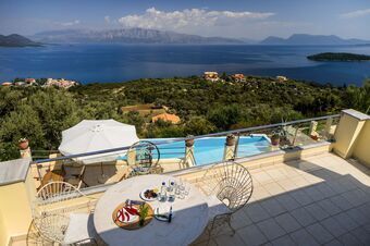 Villa with incredible sea views from the infinity pool in Perigiali!