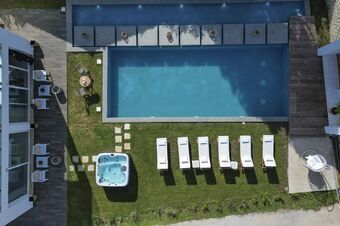 Coastal Chic Luxury Villa La Reina in Ai Giannis Kitesurfers beach paradise