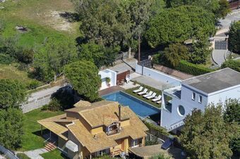 Coastal Chic Luxury Villa La Reina in Ai Giannis Kitesurfers beach paradise