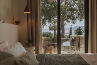 IONIAN FLAIR - Seafront Villa, perfect for large groups!