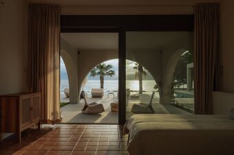 IONIAN FLAIR - Seafront Villa, perfect for large groups!