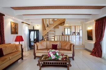Luxury villa overlooking the sea with private pool