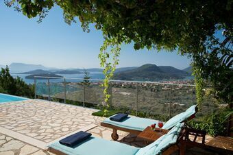 Luxury villa overlooking the sea with private pool