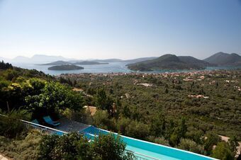 Luxury villa overlooking the sea with private pool