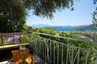 Luxury villa overlooking the sea with private pool