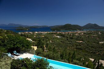 Luxury villa overlooking the sea with private pool