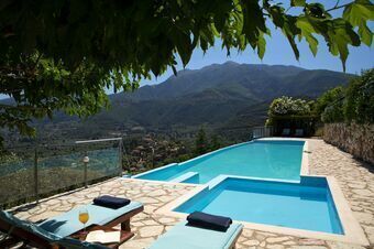 Luxury villa overlooking the sea with private pool