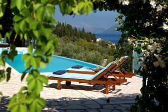 Luxury villa overlooking the sea with private pool