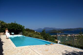 Luxury villa overlooking the sea with private pool
