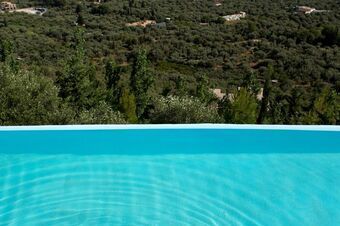Luxury villa overlooking the sea with private pool