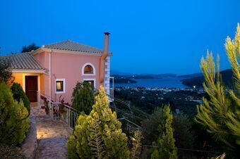 Luxury villa overlooking the sea with private pool