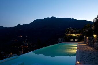 Luxury villa overlooking the sea with private pool