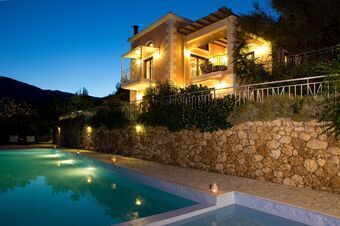 Luxury villa overlooking the sea with private pool