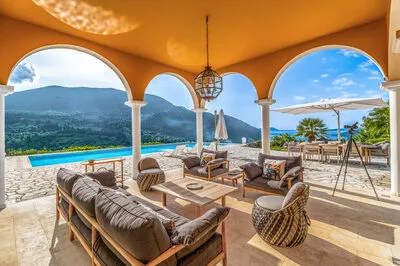 Kronos Estate 5 star luxury villas. Where you can hear the silence