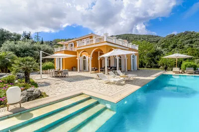 Kronos Estate 5 star luxury villas. Where you can hear the silence