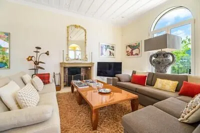 Kronos Estate 5 star luxury villas. Where you can hear the silence