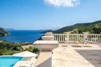 Kronos Estate 5 star luxury villas. Where you can hear the silence