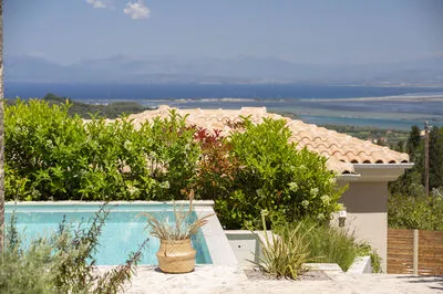 Veramente Luxury Villa M with Sea View, BBQ & a private salt water pool