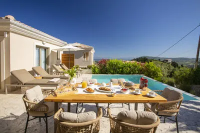 Veramente Luxury Villa M with Sea View, BBQ & a private salt water pool