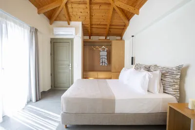 Veramente Luxury Villa M with Sea View, BBQ & a private salt water pool