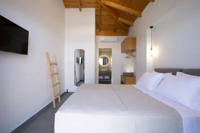 Veramente Luxury Villa M with Sea View, BBQ & a private salt water pool