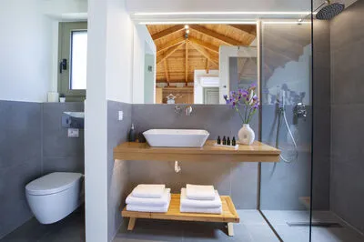 Veramente Luxury Villa M with Sea View, BBQ & a private salt water pool