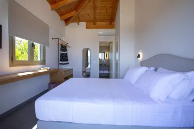 Veramente Luxury Villa M with Sea View, BBQ & a private salt water pool