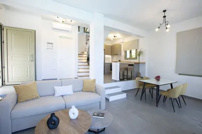 Veramente Luxury Villa M with Sea View, BBQ & a private salt water pool