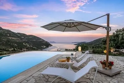 Kronos Estate 5 star luxury villas. Where you can hear the silence