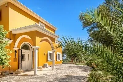 Kronos Estate 5 star luxury villas. Where you can hear the silence